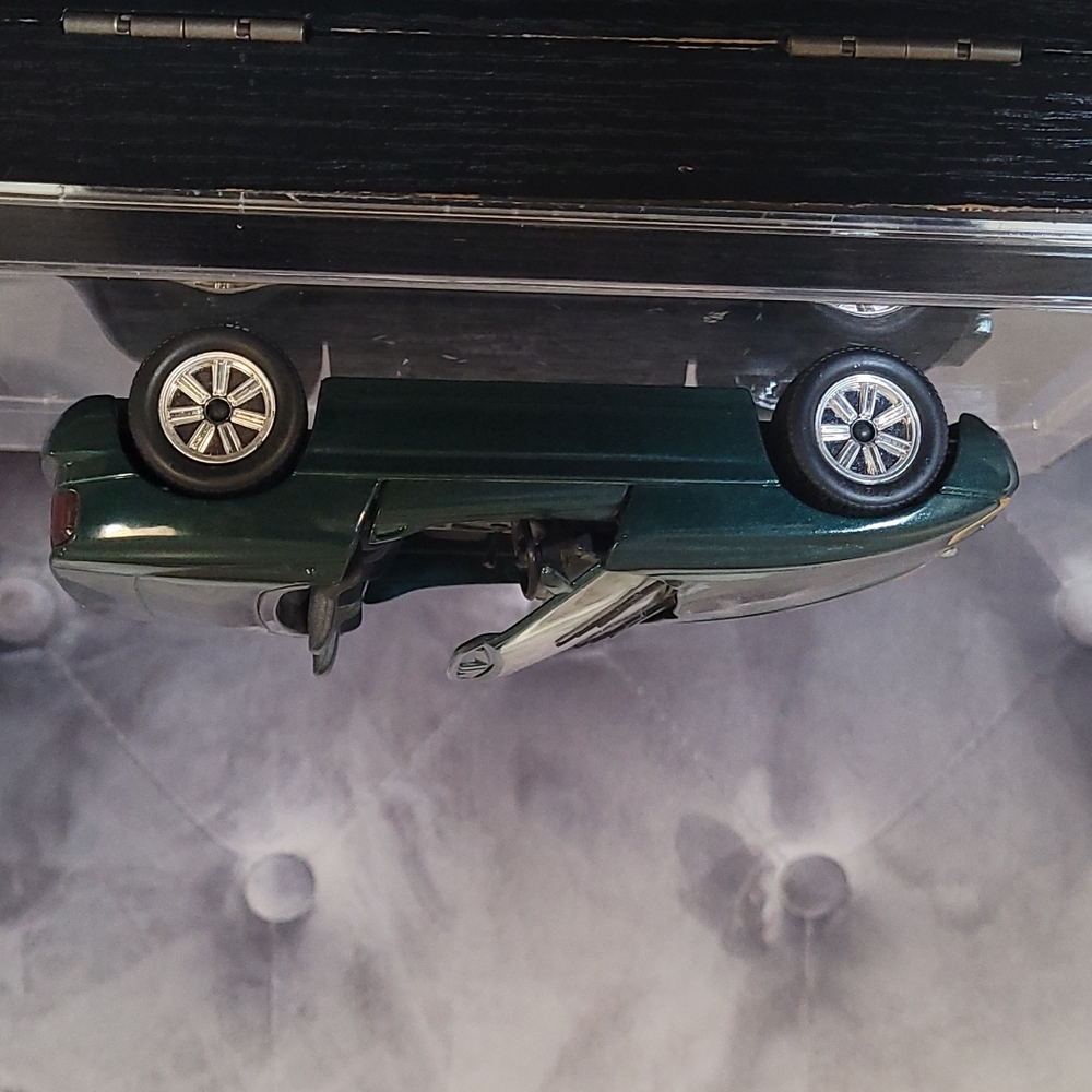 1/24 Scale BMW Z1 Roadster Diecast Model Sports Car Replica - Revell 8653 Green